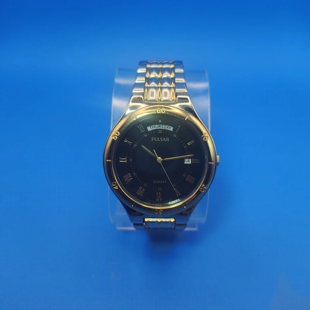 Vintage 1988 Pulsar by Seiko Day Date 35mm Mens Quartz Dress Watch Full Box Set